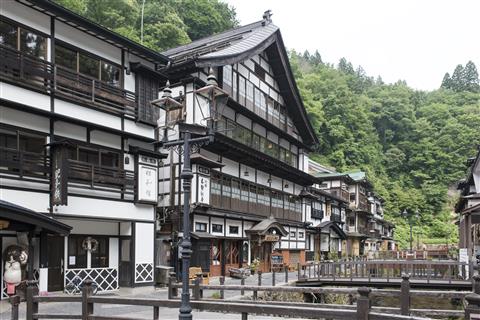 銀山温泉街